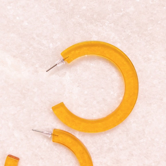 🆕Mira Mustard Yellow Marble Acrylic Lucite Hoops - Picture 3 of 6